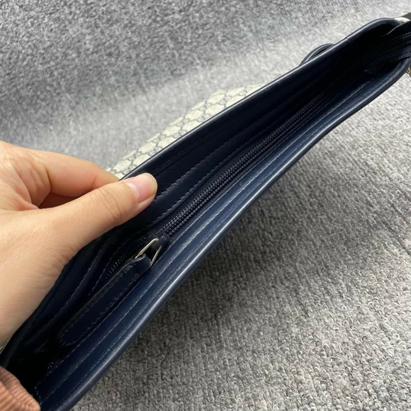 100% Authentic Gucci Leather Messenger Crossbody 450-102024 - Picture 9 of 16